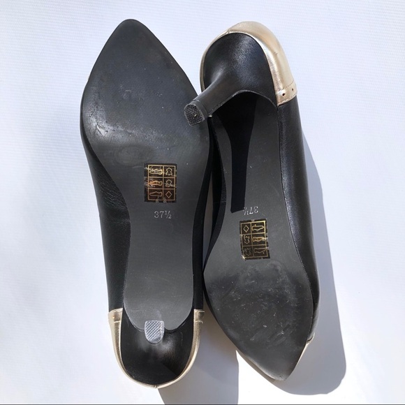 Shoes of Prey Black with Gold Toe Heels - Picture 7 of 11